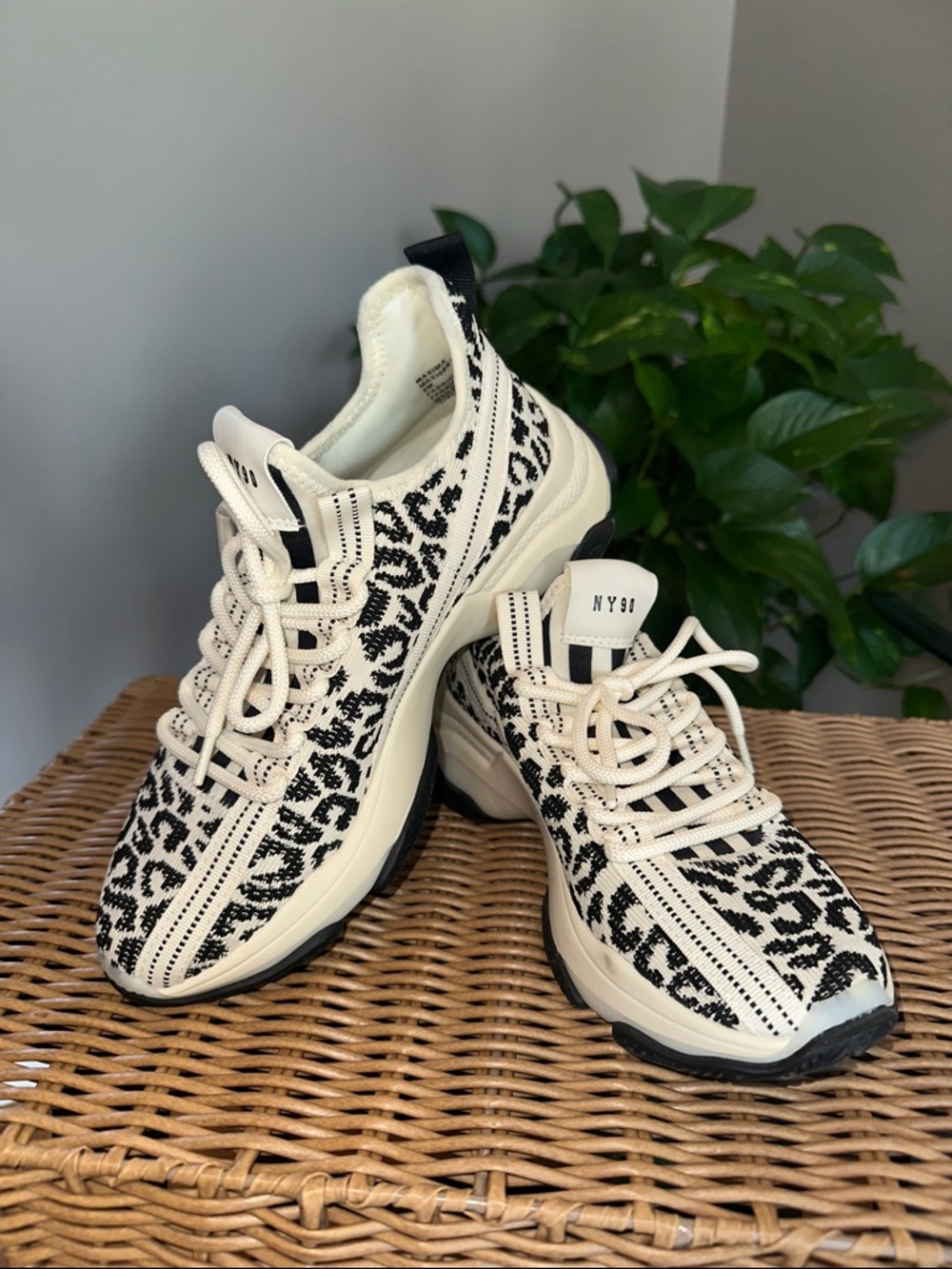 Steve Madden Maxima Cream & Black Leopard Sneakers NWOT size 8